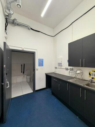 140 Finchley(between 2 units).jpg