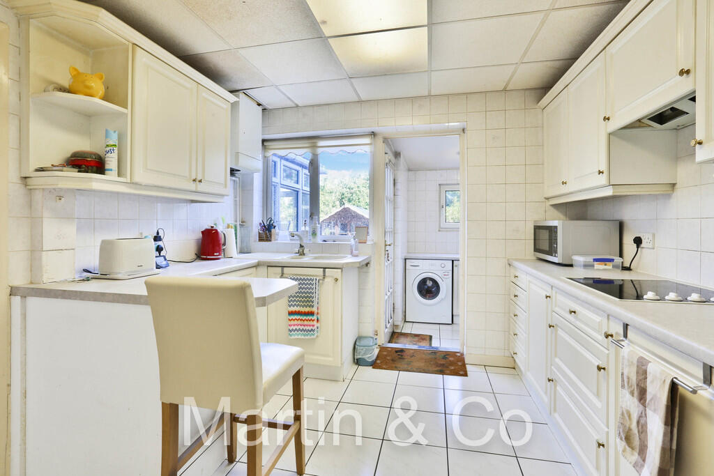 House in Sutton - View 5