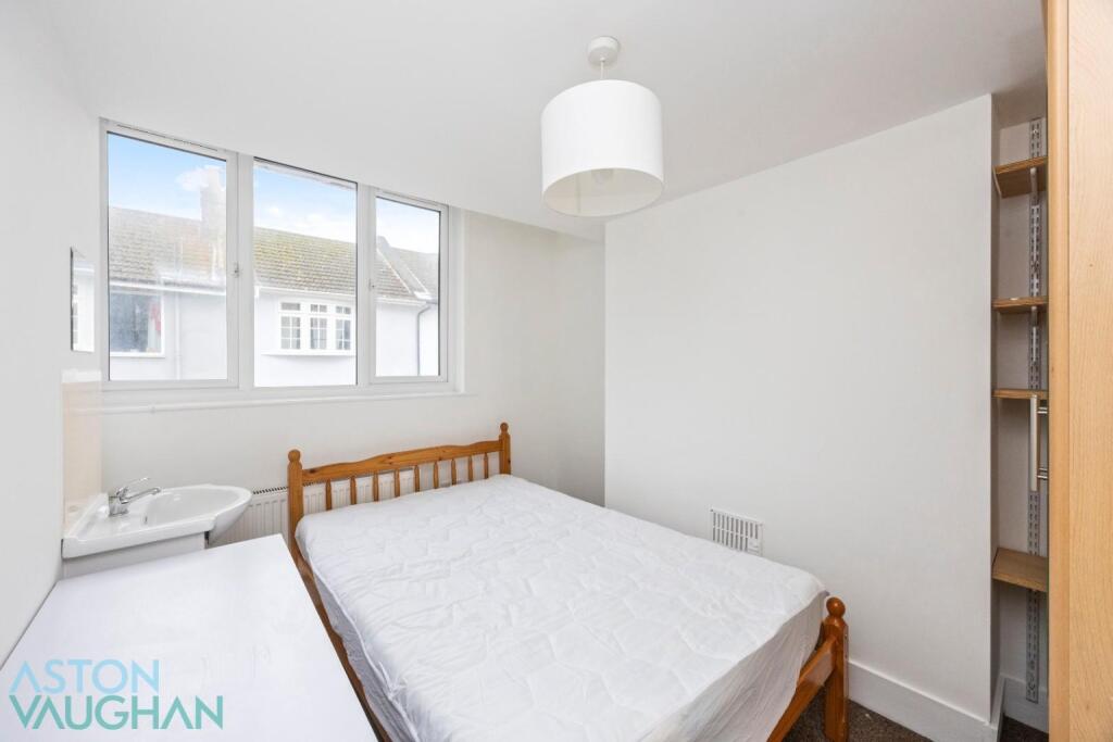 5 bedroom terraced house for rent