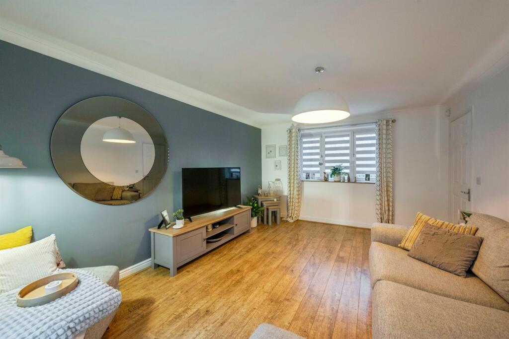 Cygnet Close, Brampton Bierlow, Rotherham photo 3