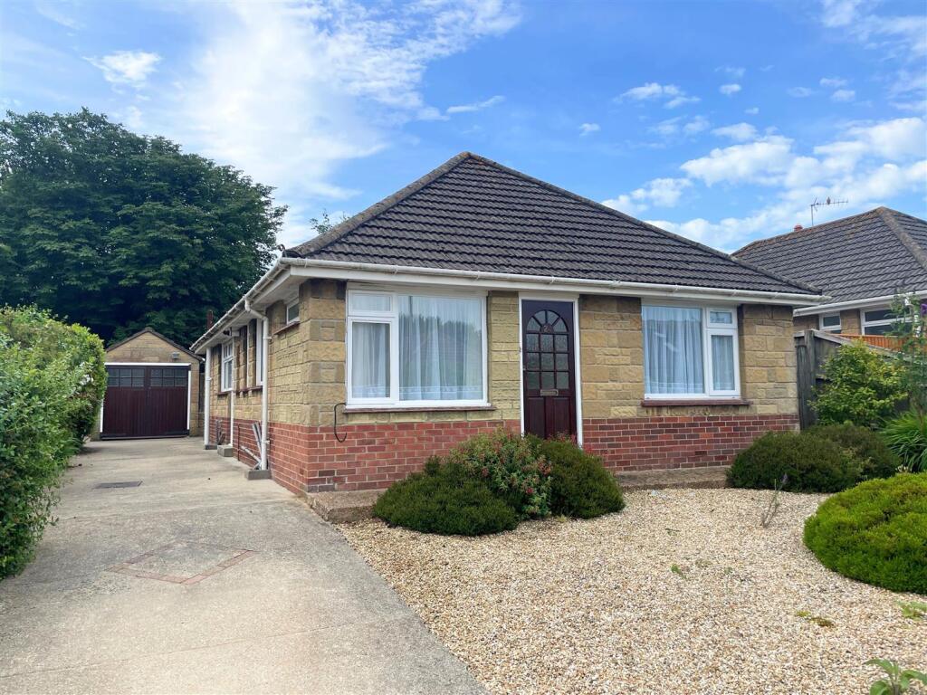 Main image of property: Roseway, Lake