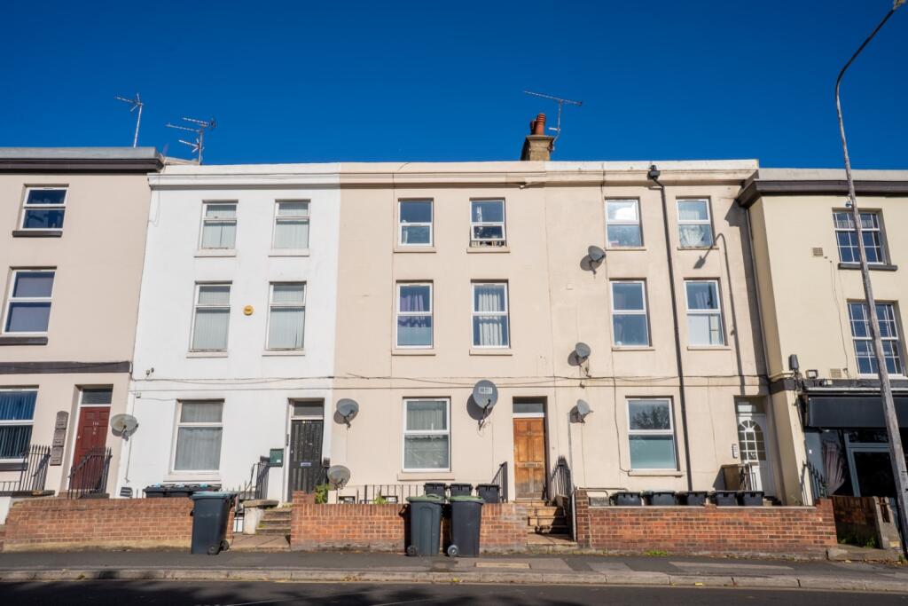 Main image of property: London Road, Northfleet, Gravesend, Kent, DA11 9LZ