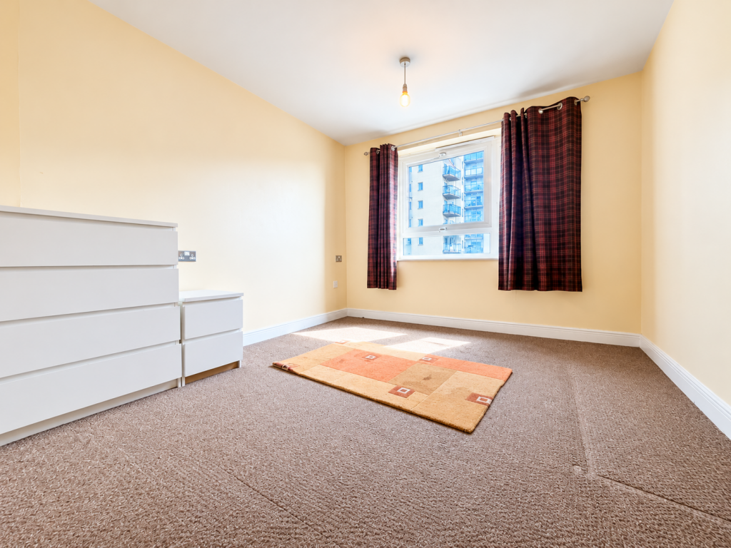 Apartment in Ilford - More