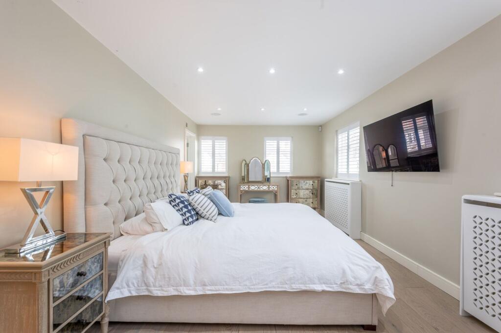 Main image of property: Milnthorpe Road, W4, Grove Park, London, W4