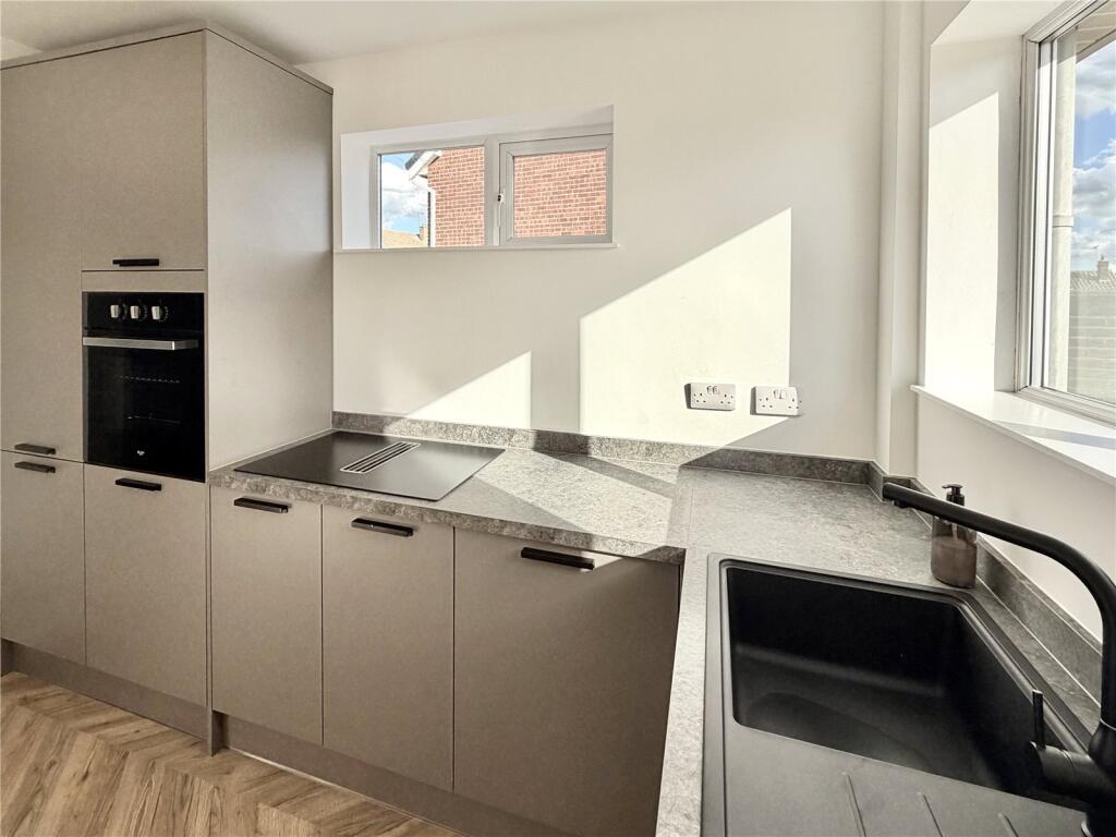 Sough Hall Avenue, Thorpe Hesley, Rotherham, South Yorkshire, S61 photo 4