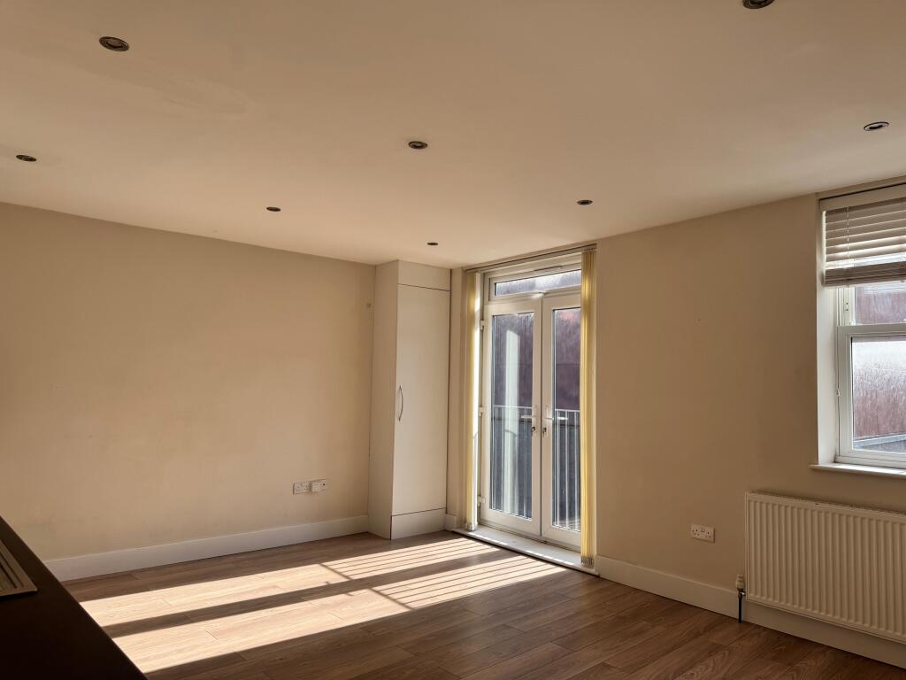 Apartment in Mole Valley, Dorking - View 3