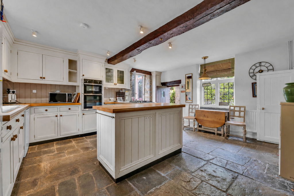 House in Worcester - View 5