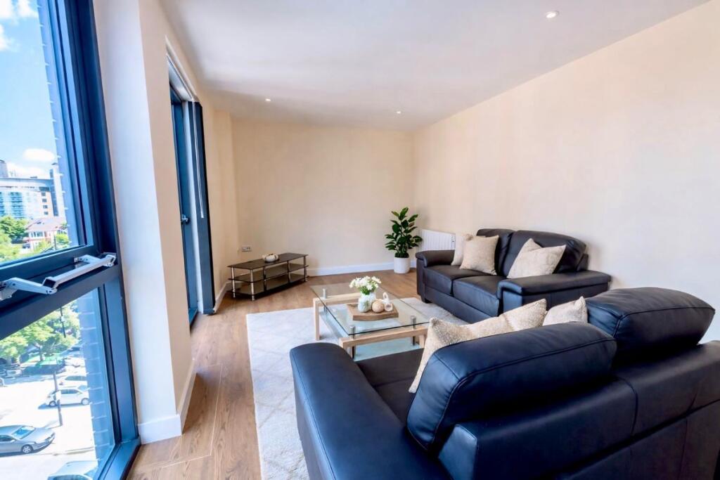 Apartment in Sheffield, South Yorkshire - More