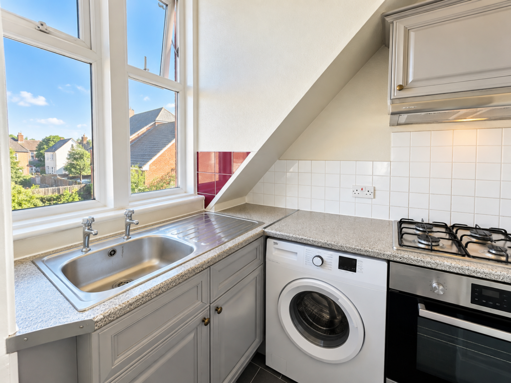 Apartment in Tonbridge - View 3