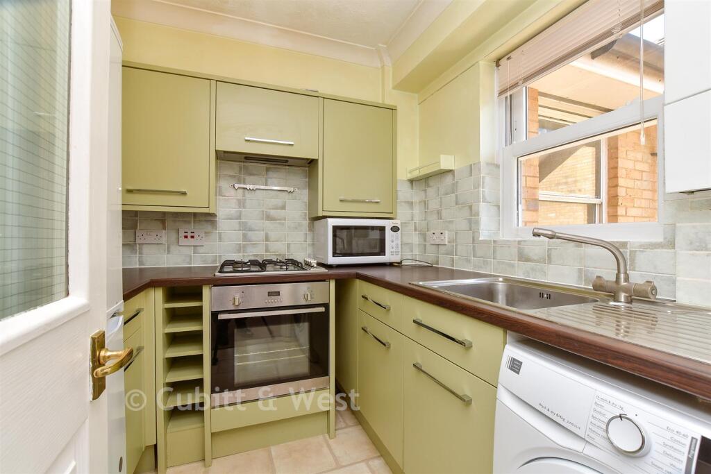 Apartment in Sutton - View 4