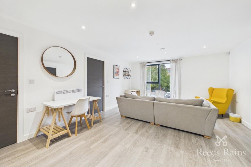 Apartment in Salford, Ordsall - More