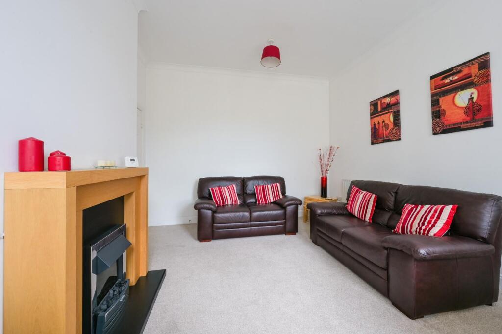 Apartment in Epsom and Ewell, Manor Park - View 5