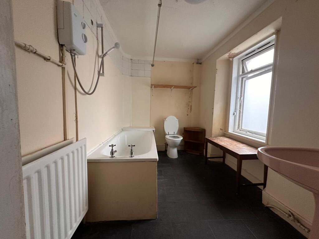 4 bedroom flat for rent
