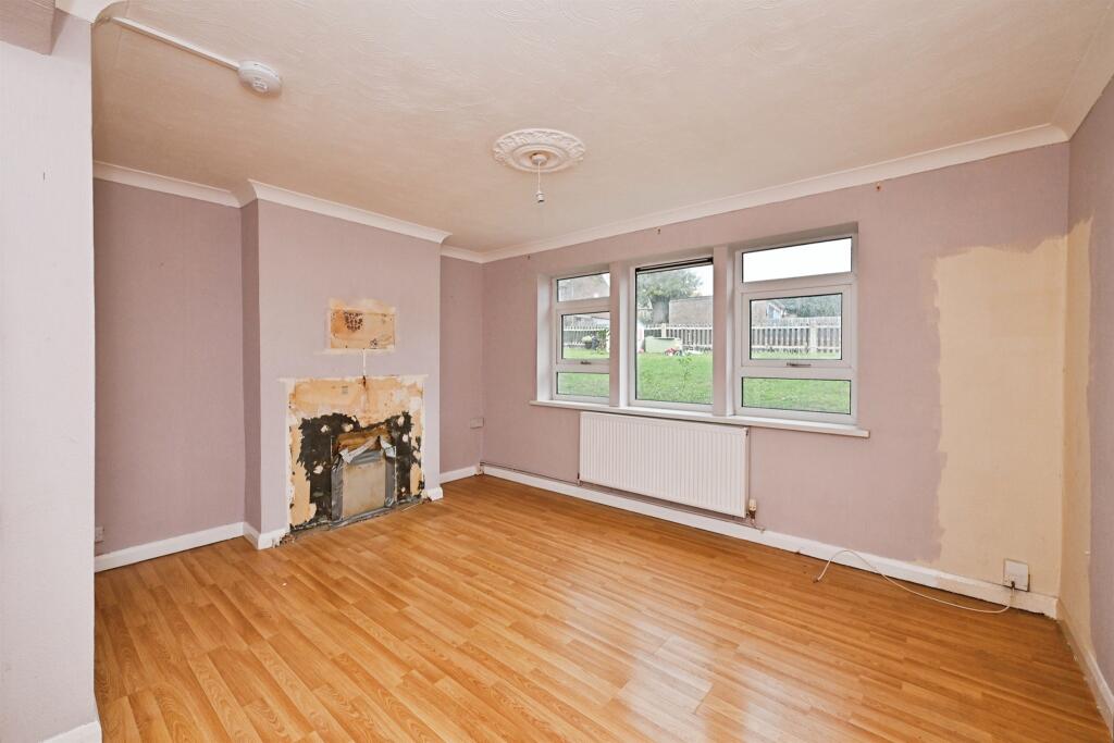 Apartment in Ware, Kings Hill - View 2