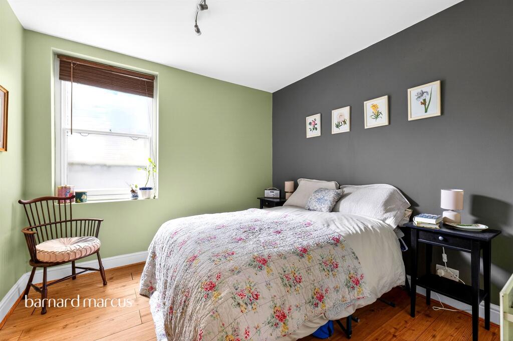 Apartment in Surbiton, Oakhill - View 4