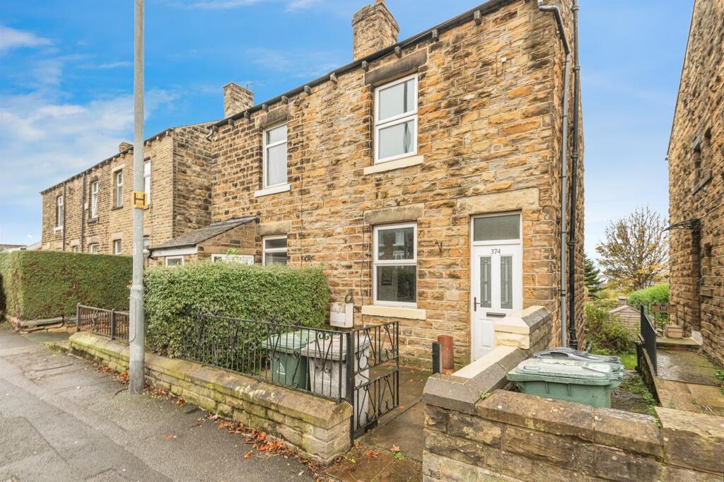 2-bed terraced on Leeds Road, Dewsbury, £130,000