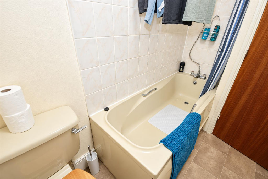 Apartment in Bexhill-on-Sea, Central - View 5