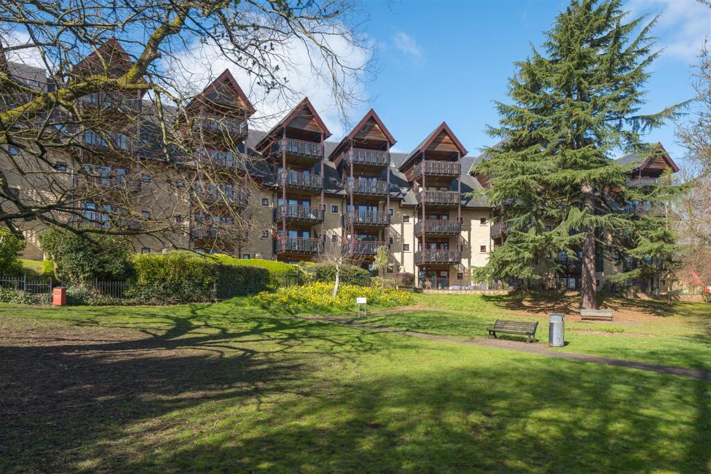 Main image of property: 20 Knowle Lane, Ecclesall, S11