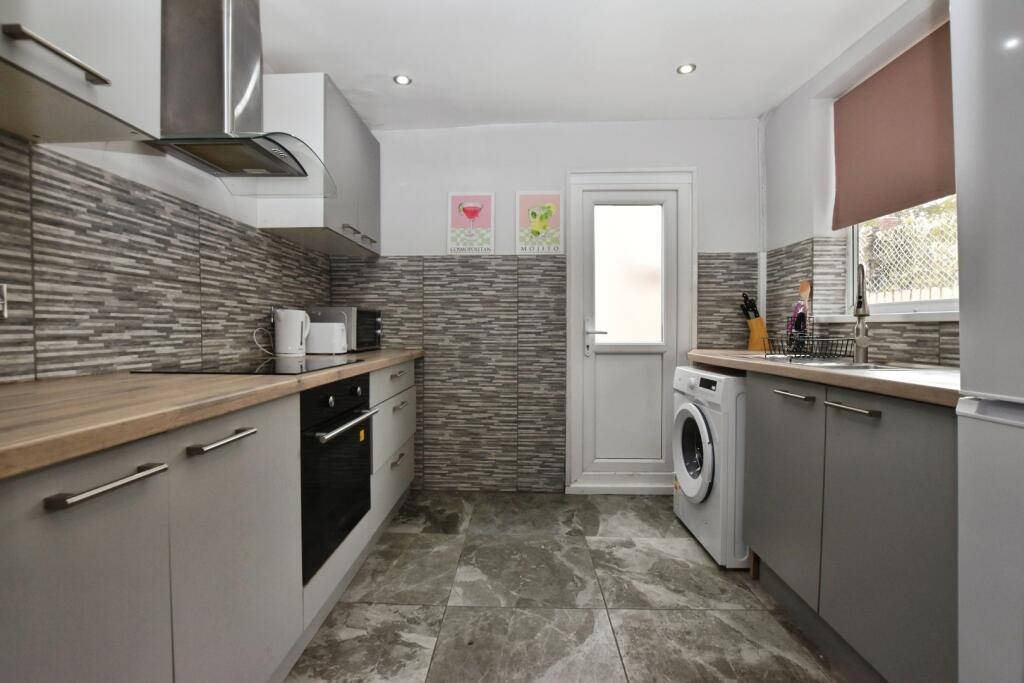 House in Hull - View 4