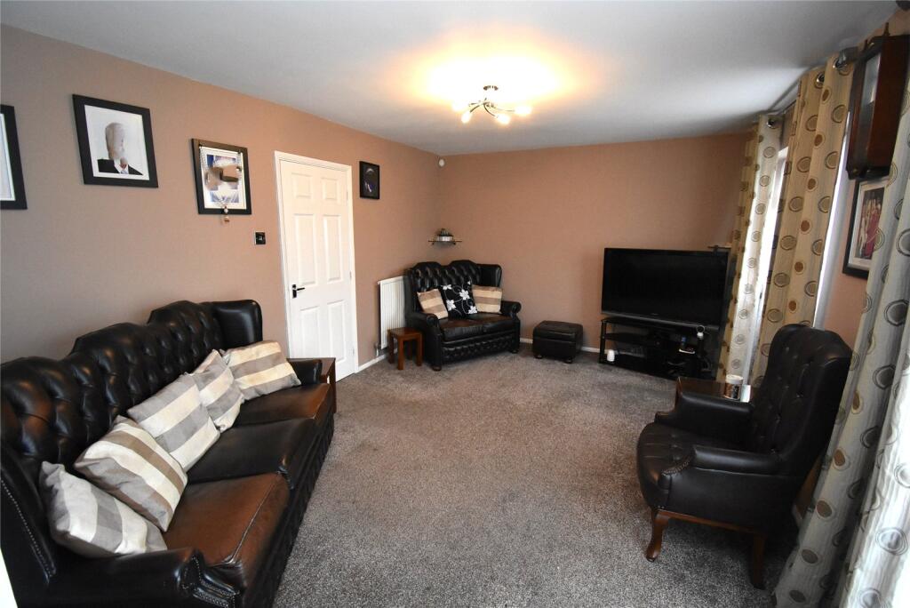 Kirton Way, Houghton Regis, Dunstable, Bedfordshire, LU5 photo 4