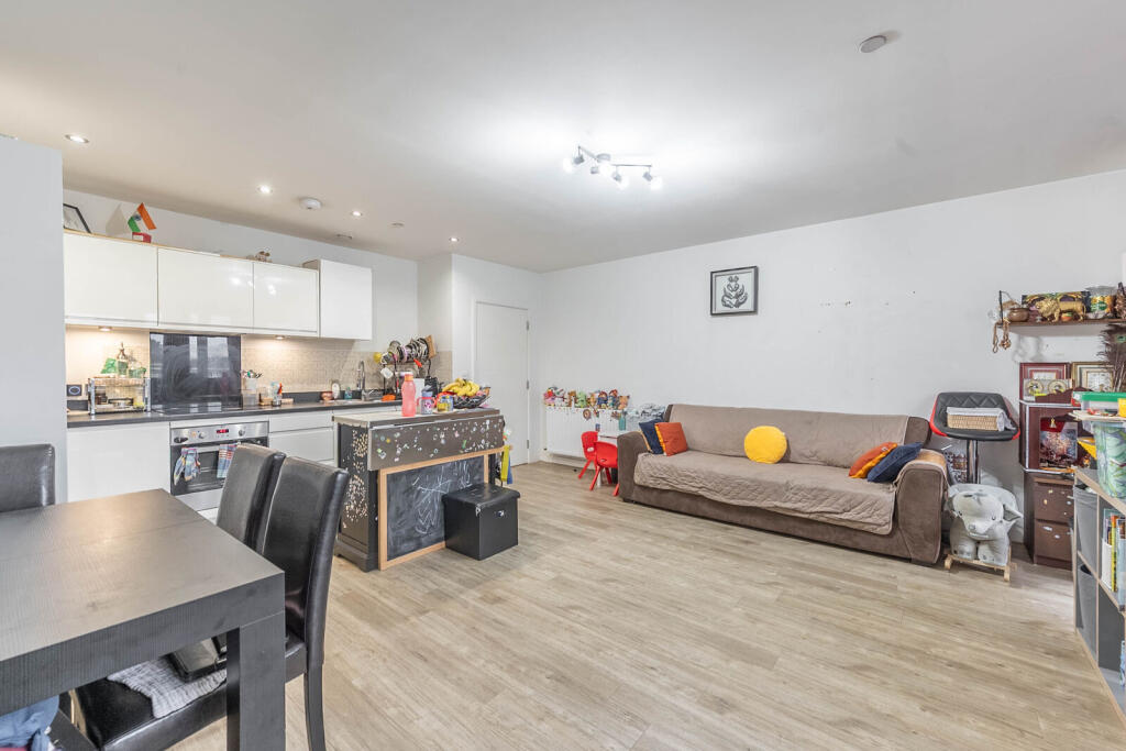 Westmoreland Road, Kingsbury, LONDON, NW9 photo 4
