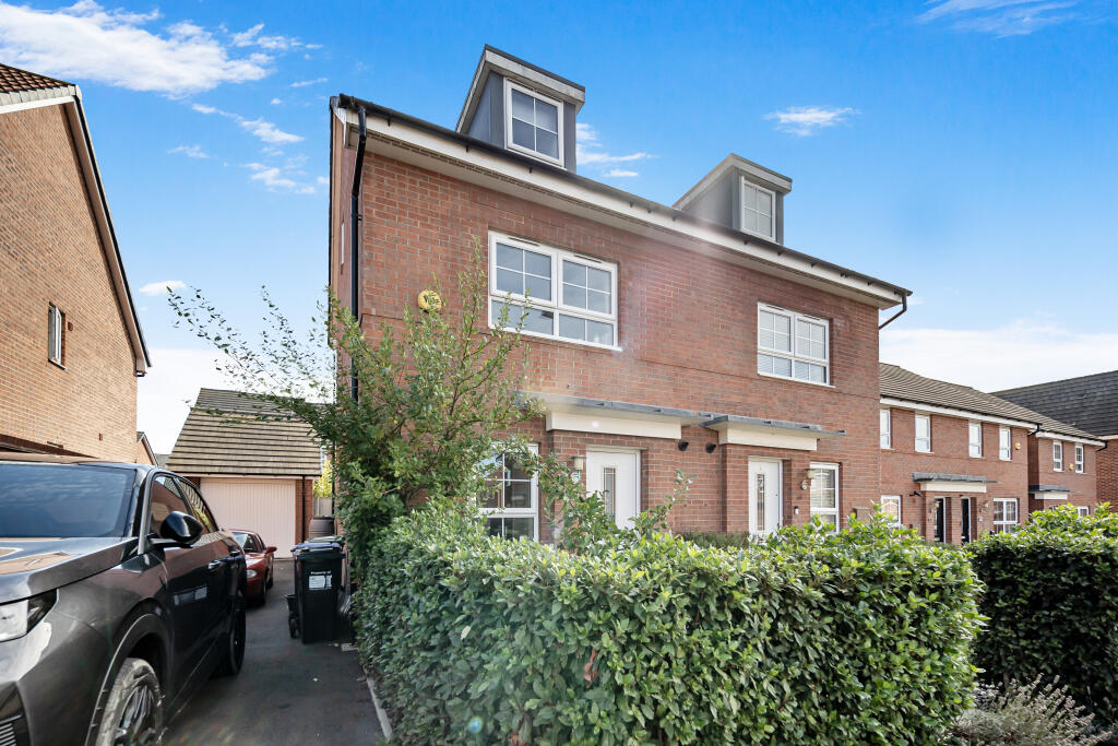 4-bed semi-detached on Wesson Road, Warwick, CV34, £400,000