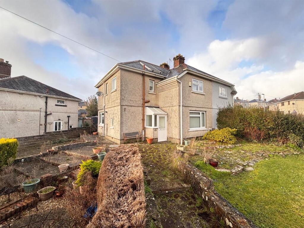 Main image of property: Heol Nant Y Felin, Llanelli