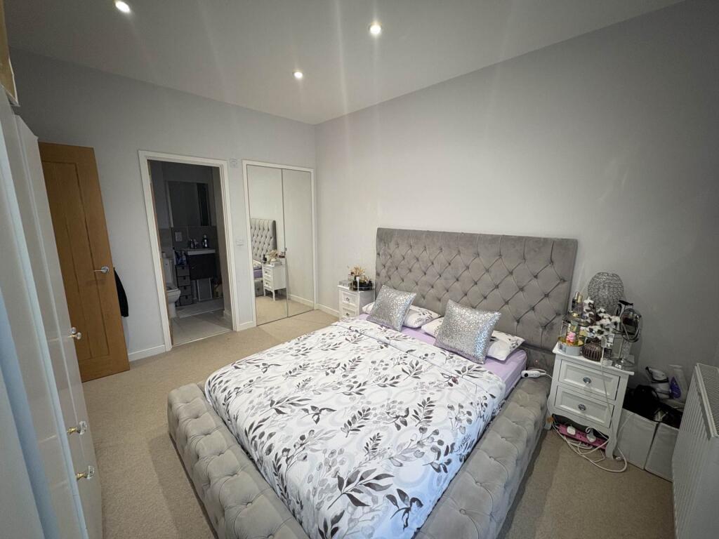 Apartment in Enfield - View 4