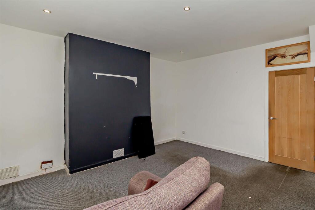 House in Oldham - View 4