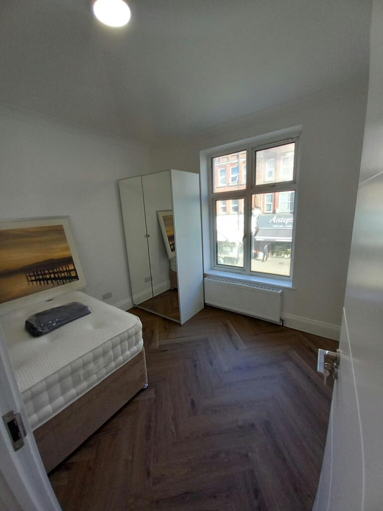 Apartment in London - View 5
