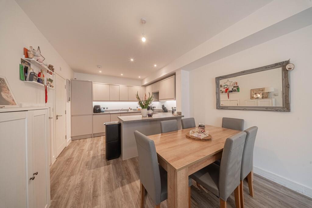House in Haywards Heath, Wivelsfield Green - View 5