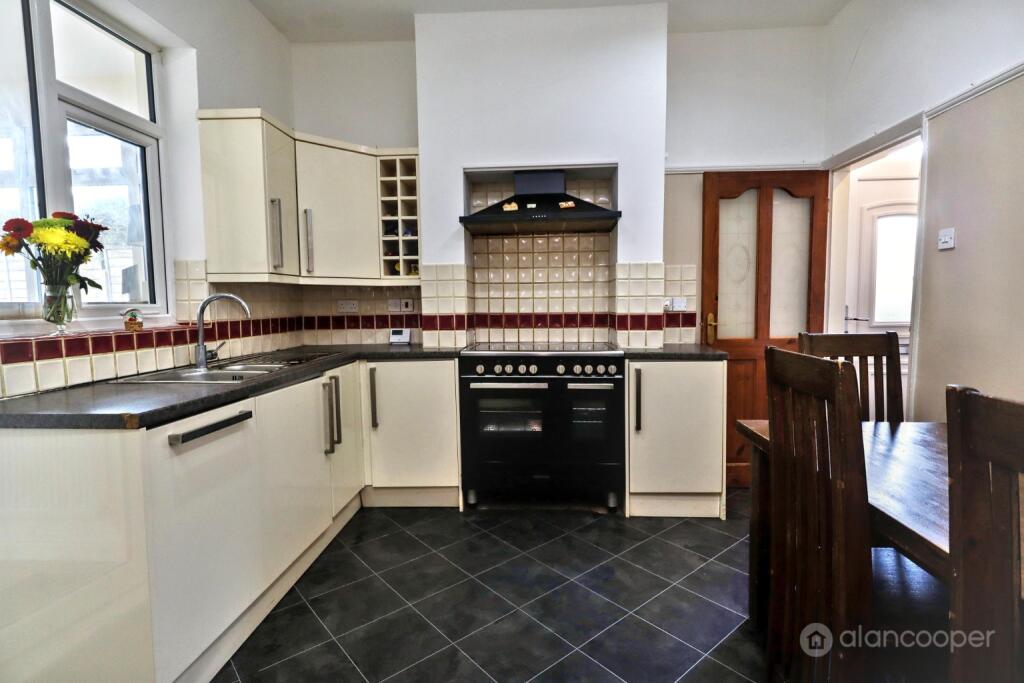 House in Nuneaton and Bedworth, Camp Hill - More