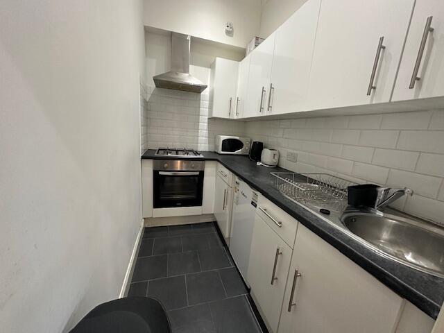 Apartment in Glasgow, Woodlands - More