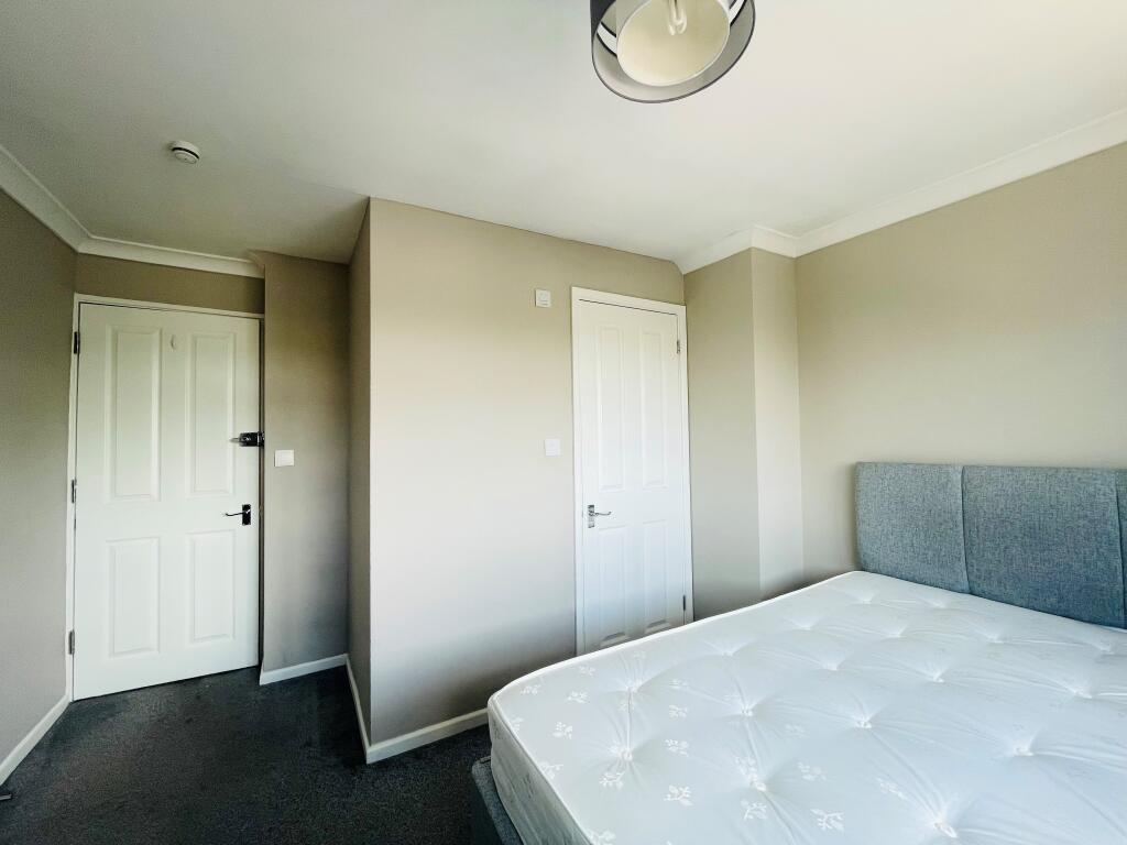 Main image of property: Gossops Green