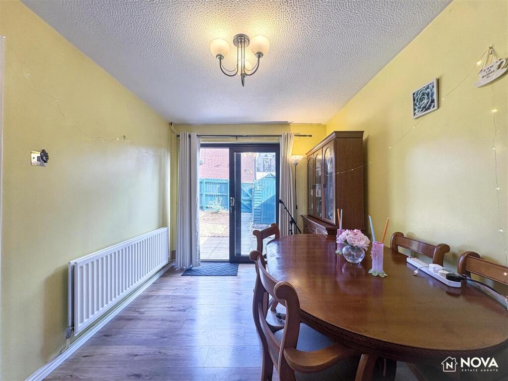 House in Luton - View 5