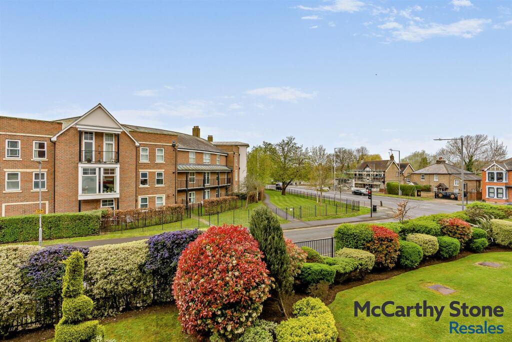 Apartment in Southall - More