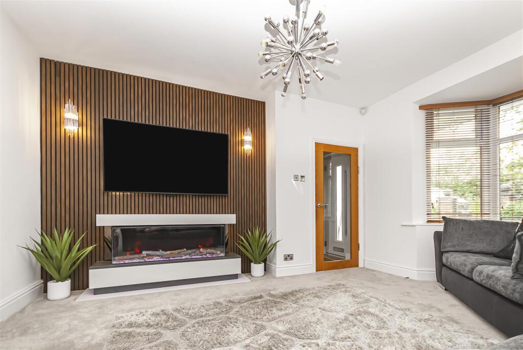 House in Bury, Bottom o'th' Moor - View 4