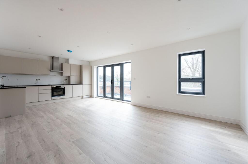 Apartment in Croydon - View 3