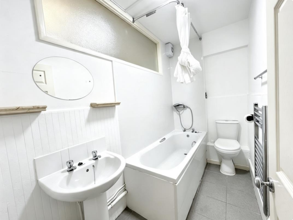 Apartment in Dunstable, Central Bedfordshire - View 4