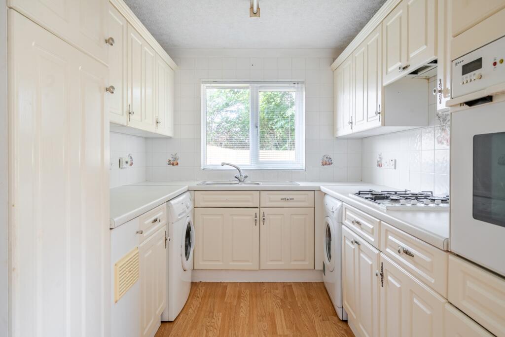 Springfield Crescent, Fremington, Barnstaple, Devon, EX31 photo 3