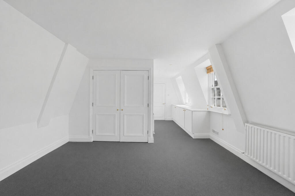 3 bedroom mews property for rent