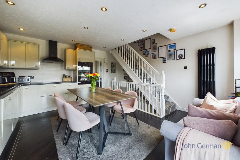 Batholdi Way, Meadowcroft Park, Stafford photo 4
