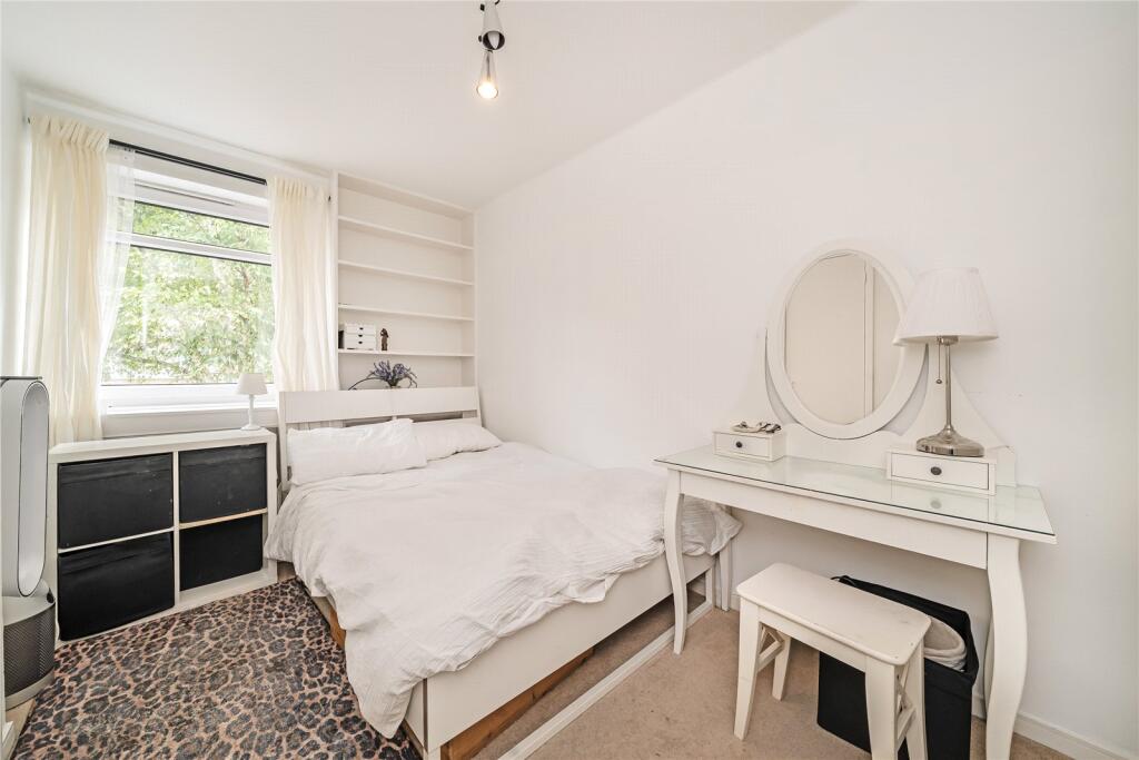 Apartment in London - More