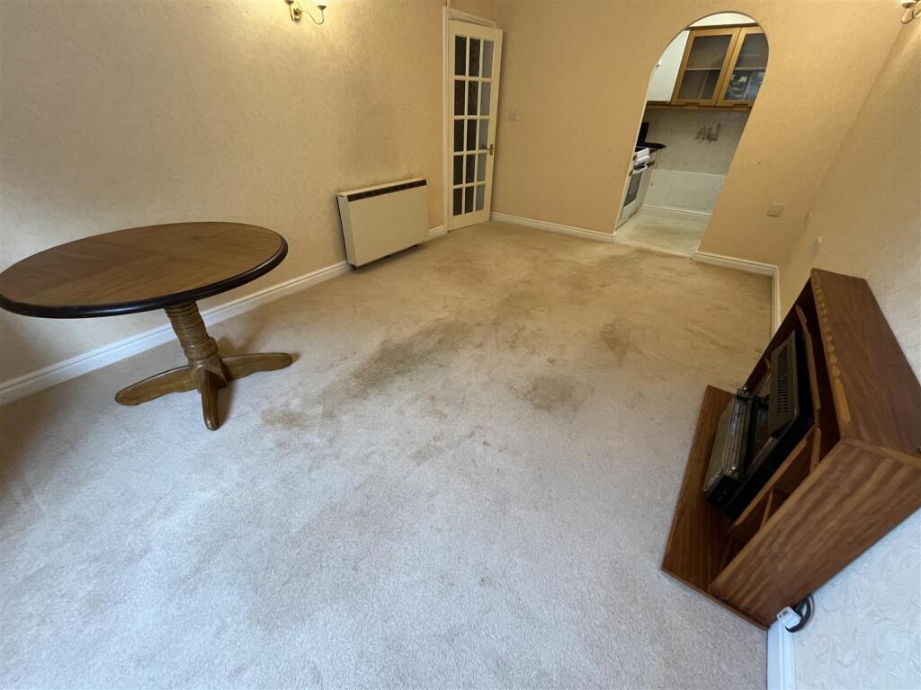 Apartment in Colwyn Bay - More