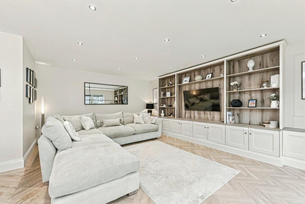 South Lane, Netherton, WAKEFIELD photo 4