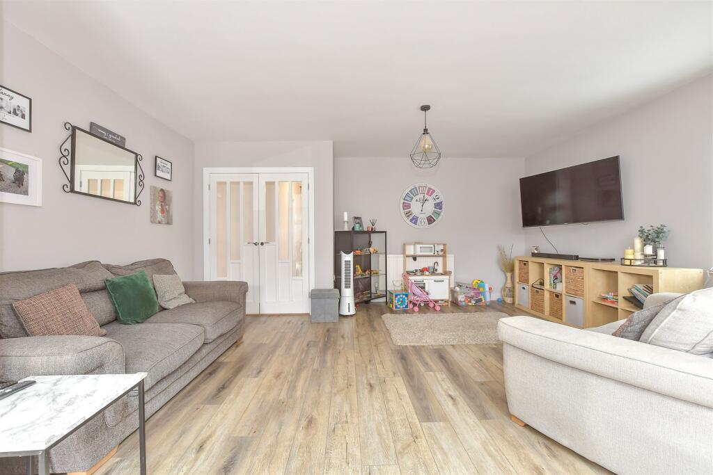 House in Whitstable, Mariner's View - More