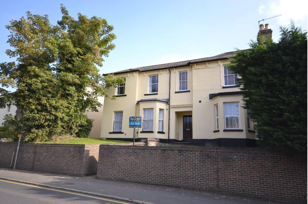 1-bed flat on London Road, Bishop's Stortford, Hertfordshire, CM23, £205,000