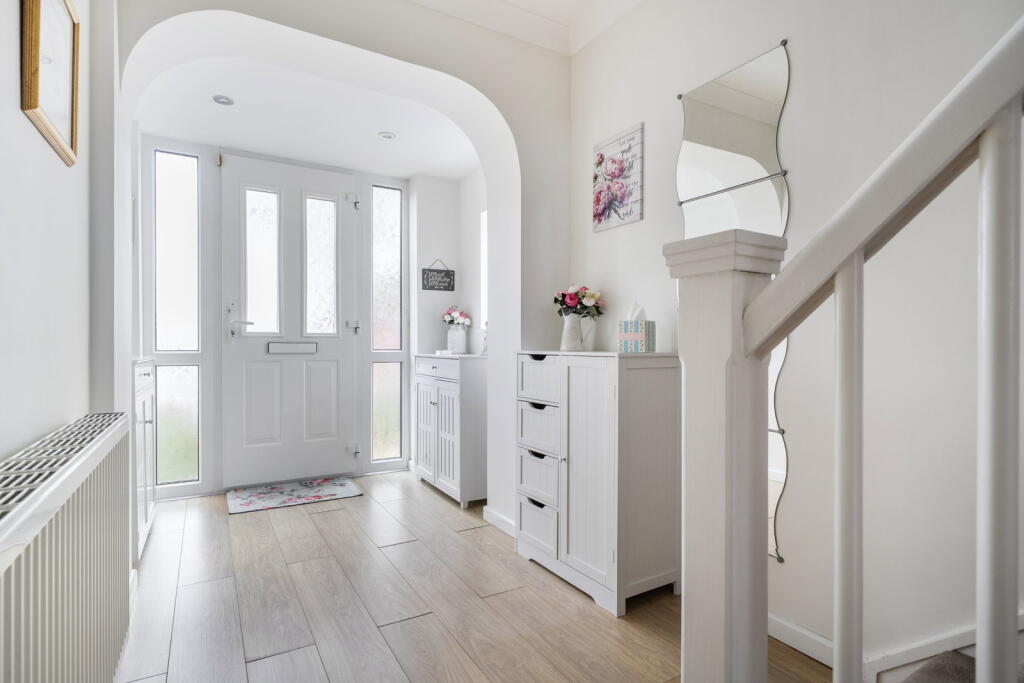 Spacious, individual and full of potential, with a south-facing garden, garage and superb outbuildings photo 3