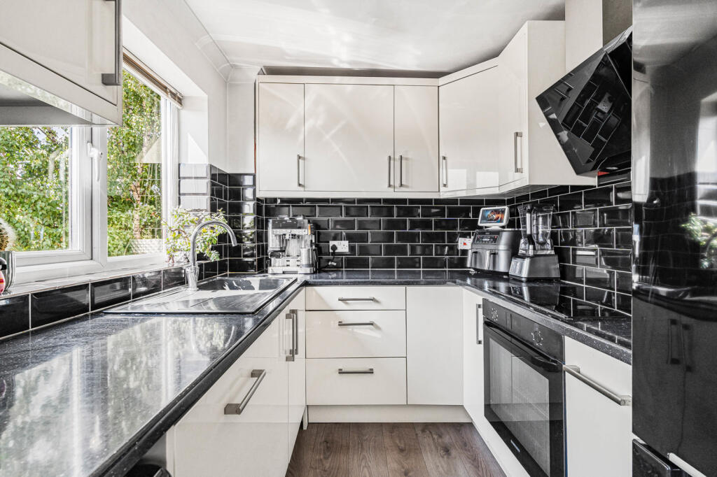 Apartment in Twickenham - View 5