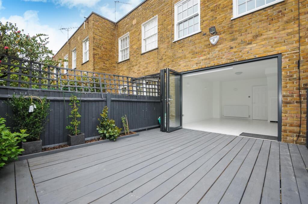 House in London, Mortlake - More
